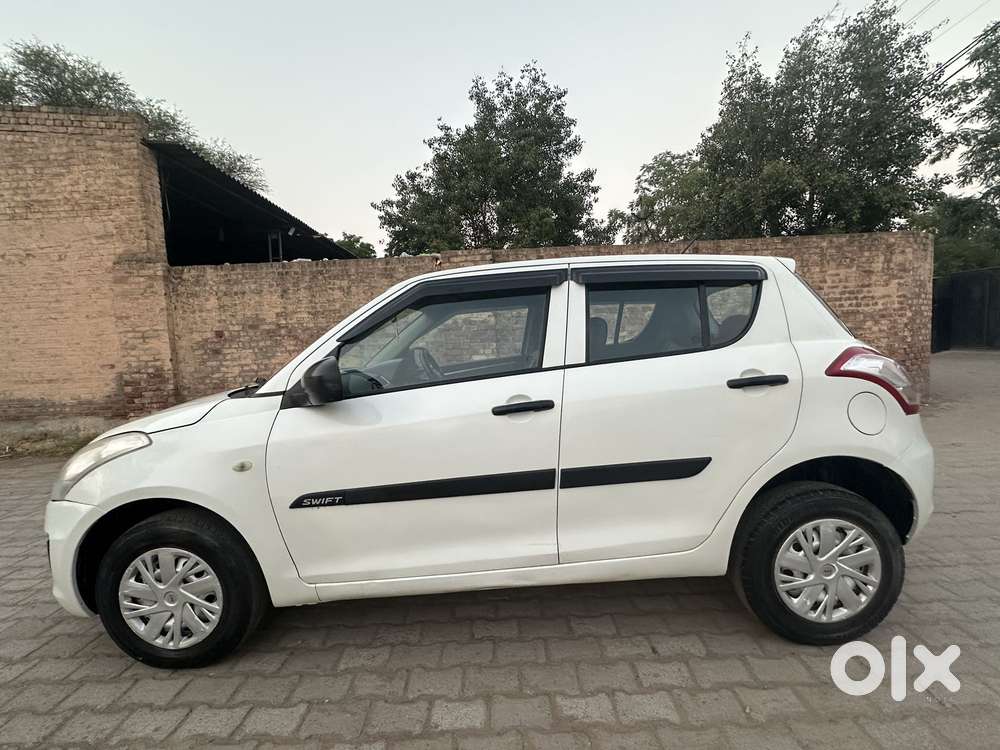Maruti Suzuki Swift Lxi Optional-o, 2017, Petrol