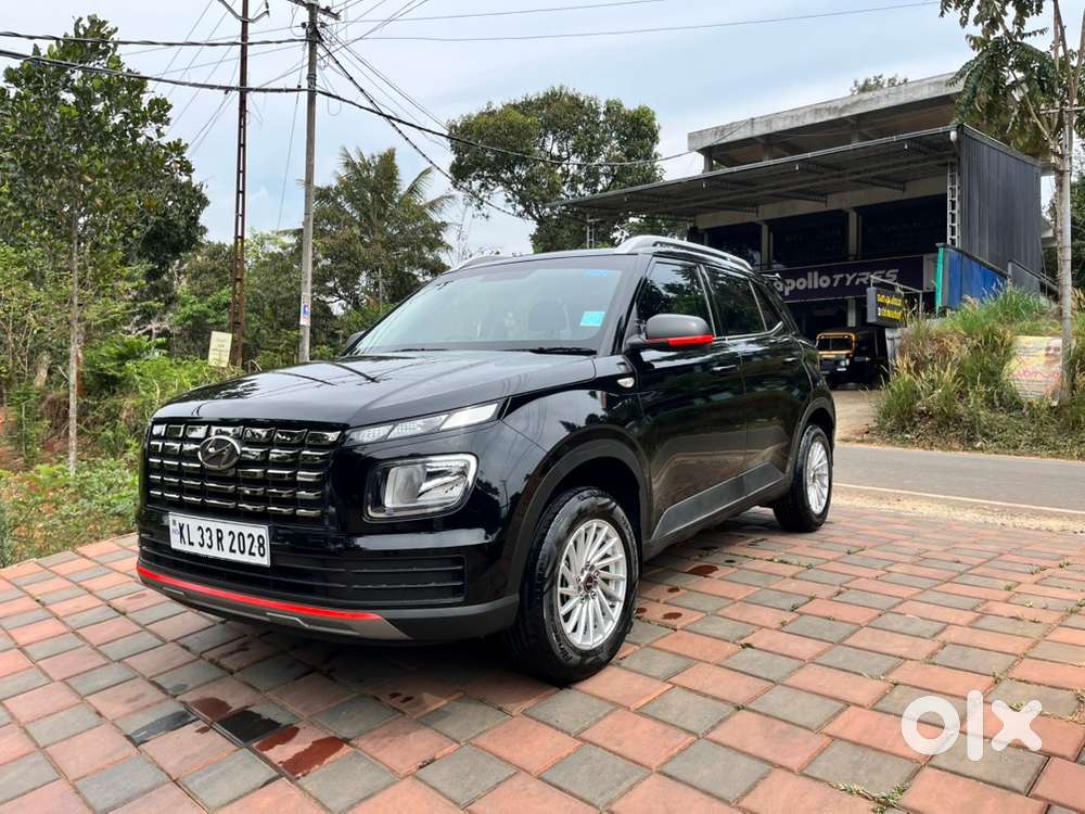 Hyundai Venue 2024 Petrol 37000 Km Driven