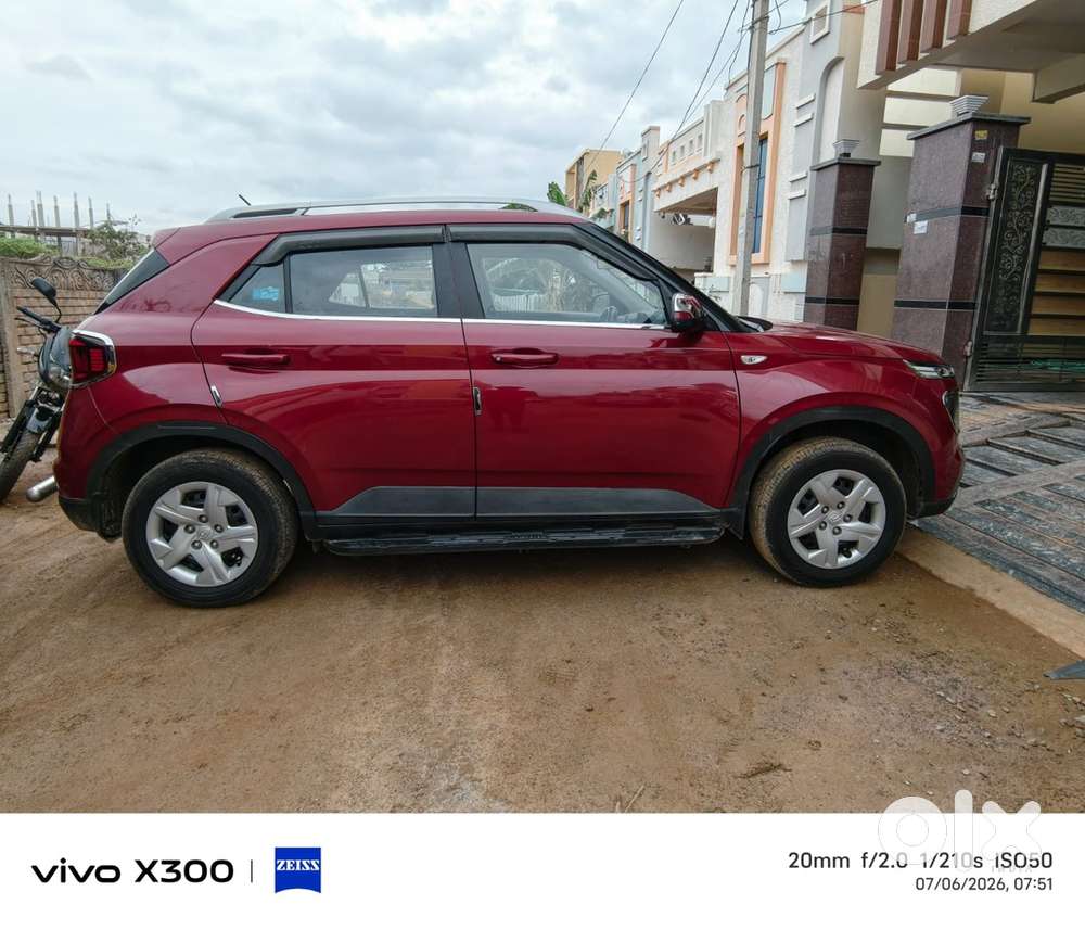 Hyundai Venue 2022 Petrol 71908 Km Driven