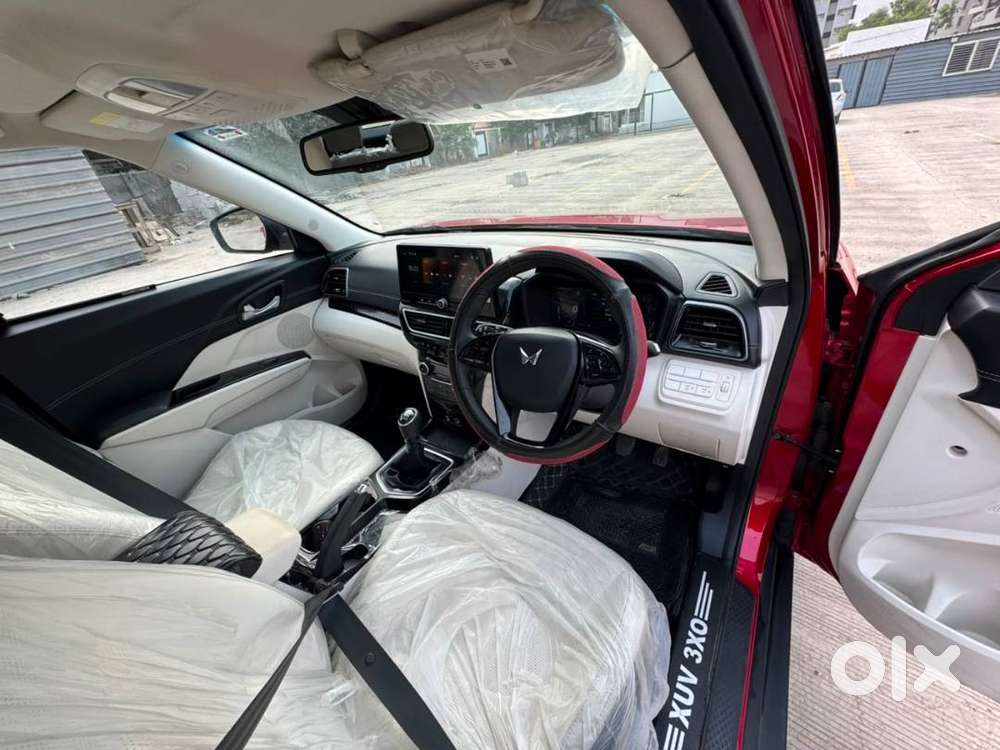 For Sale: Mahindra Xuv3xo Ax7 Diesel Mt (dual Tone)