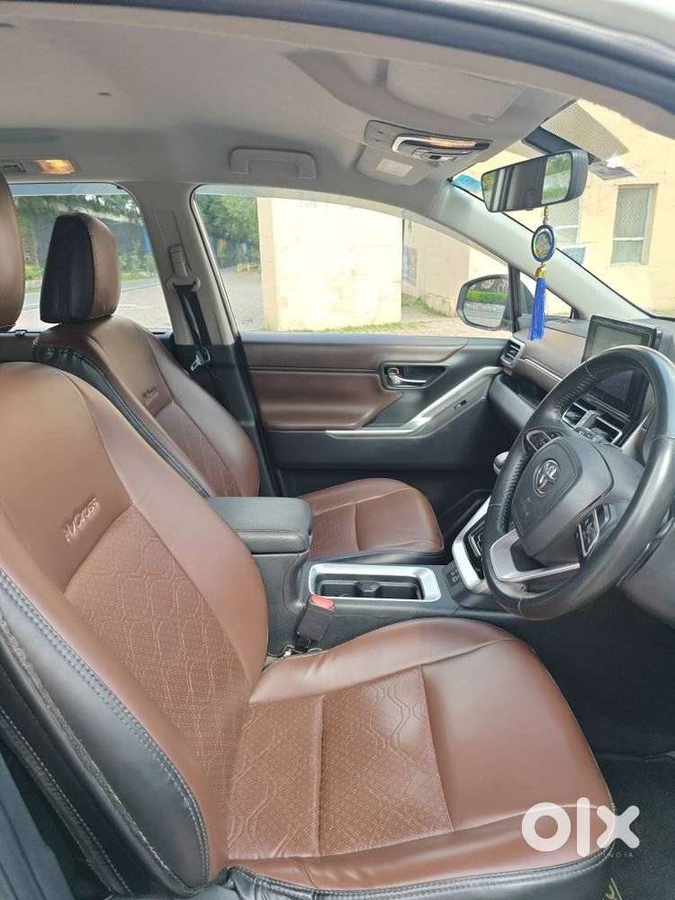 Toyota Innova Hycross 2.0 Vx (o) Hybrid 8 Str, 2023, Petrol