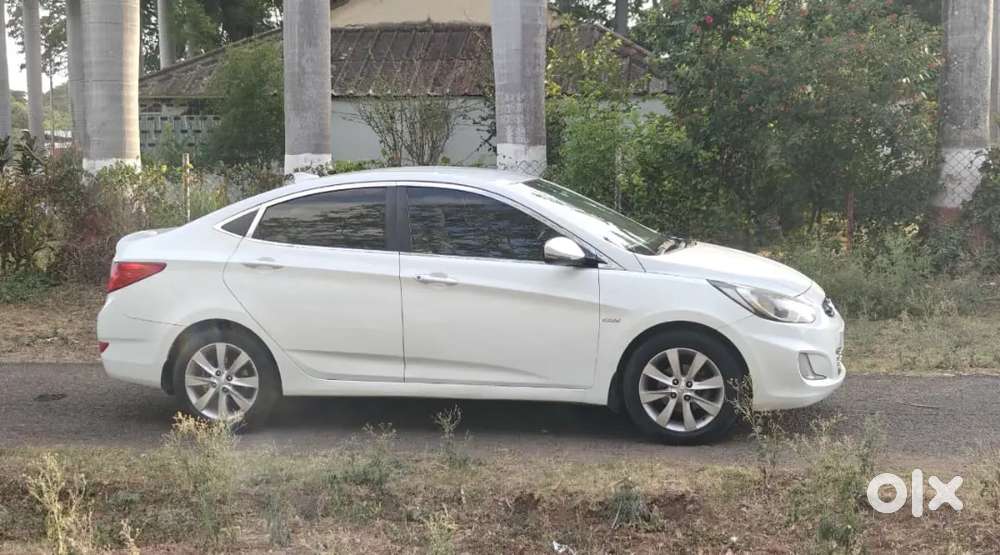 Hyundai Fluidic Verna Sx 1.6 2013