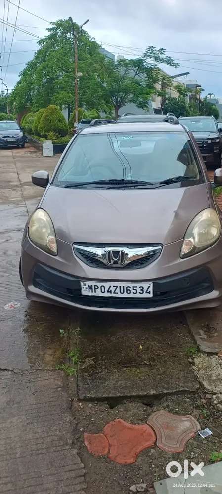 Honda Brio 2013 Petrol Well Maintained