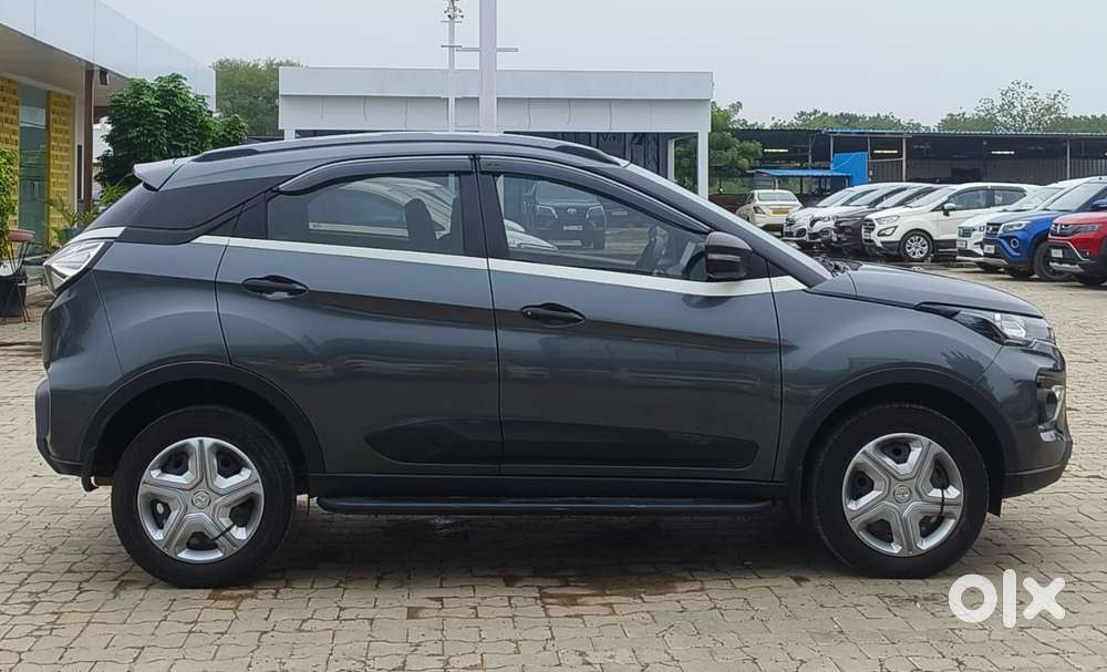 Tata Nexon 1.2 Revotron Xma Amt (s), 2023, Petrol