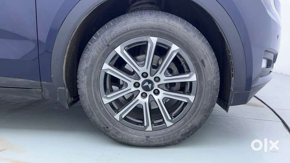 Mahindra Xuv700 2.0 Ax 7 Petrol At Str, 2024, Petrol
