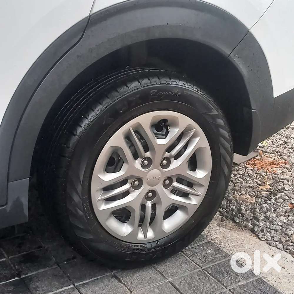 Kia Carens 2022 Petrol 15400 Km Driven Showroom Condition