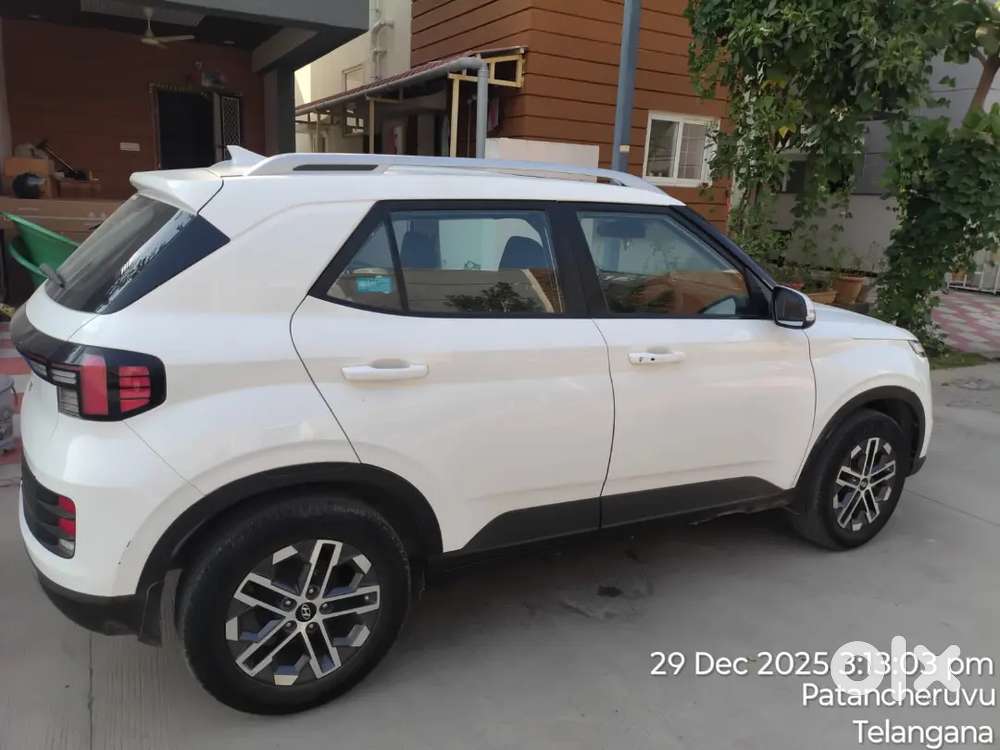 Venu Sx Diesel 1.5 Showroom Track Vehicle