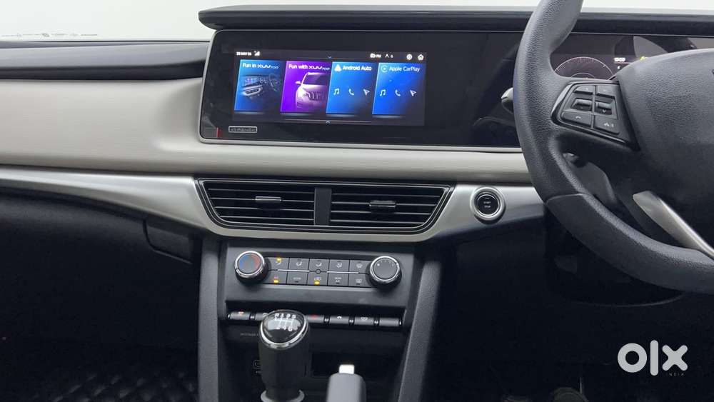 Mahindra Xuv700 2.0 Ax 5 Petrol Mt 7 Str, 2024, Petrol