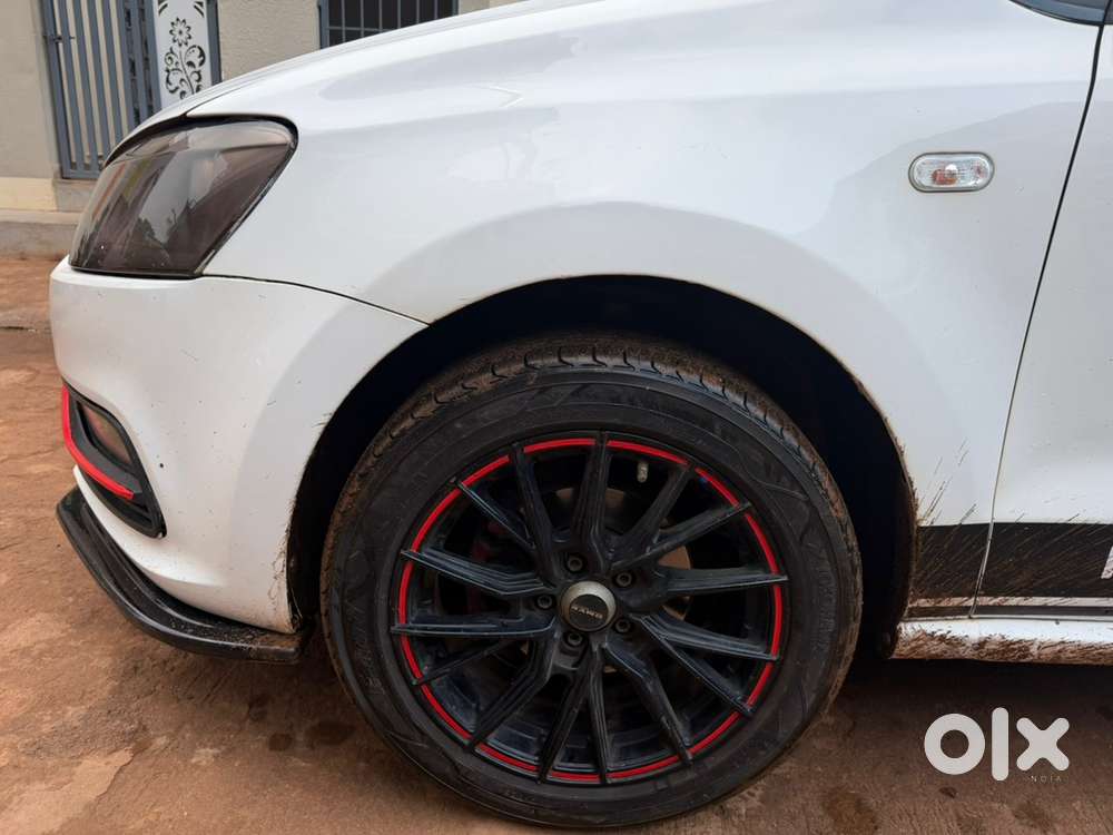 Volkswagen Polo 2015 Car