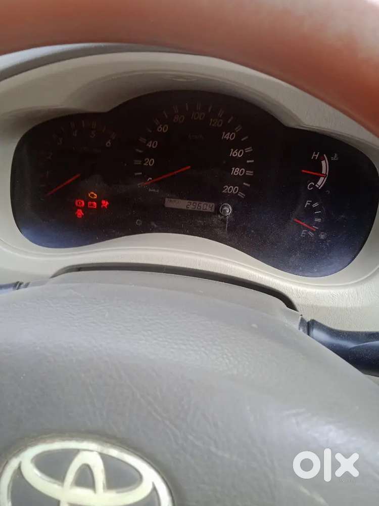 Toyota Innova 2014 Diesel 300000 Km Driven