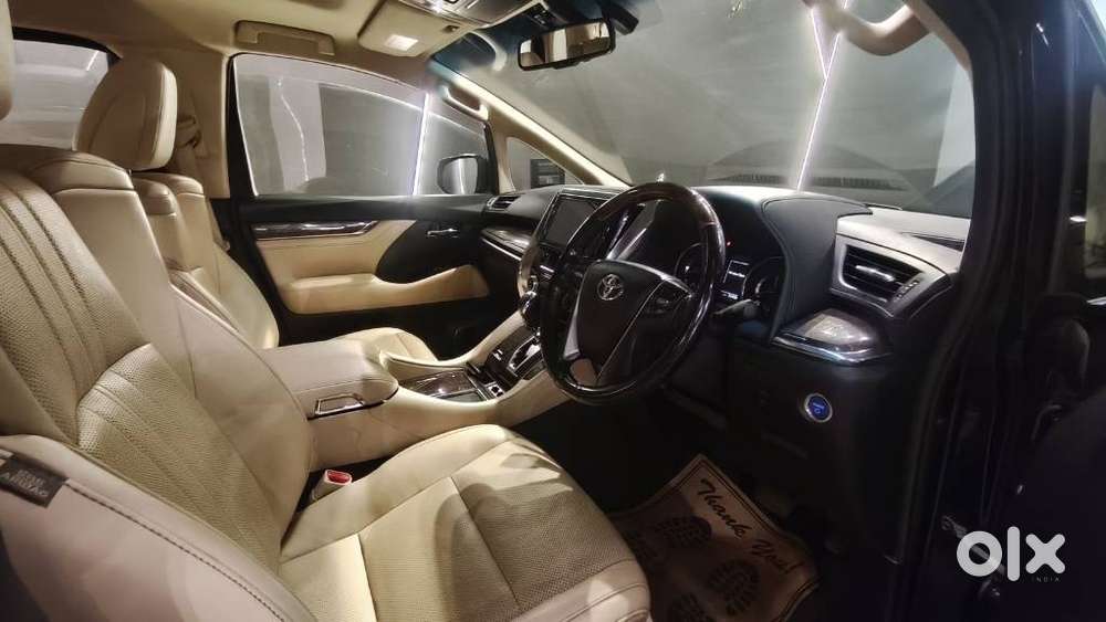 Toyota Vellfire 2.5 Executive Lounge, 2022, Petrol