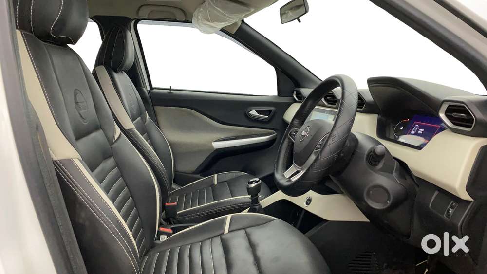 Nissan Magnite 1.0 Xv, 2022, Petrol