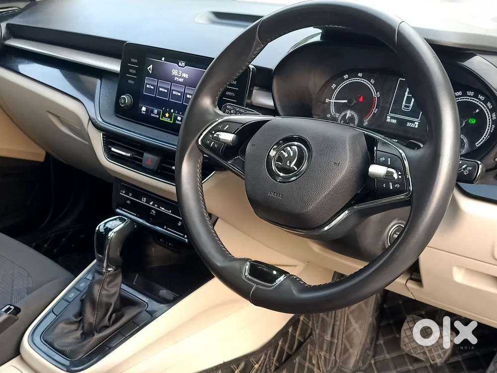 Skoda Slavia Ambition 1.0l Tsi At, 2023, Petrol