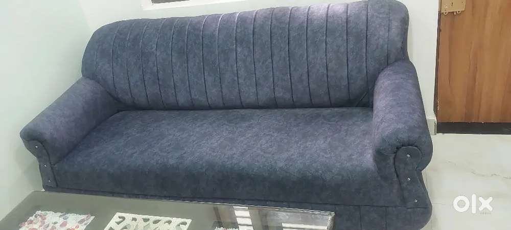 3 +2 seater sofa set with table - like new/ excellent condition