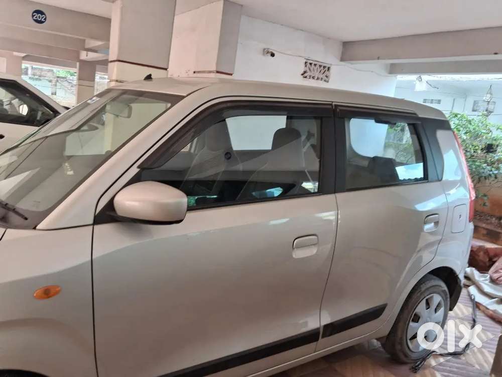 Grey Color Less Kilometers Used Car Vxi Model Not Zxi