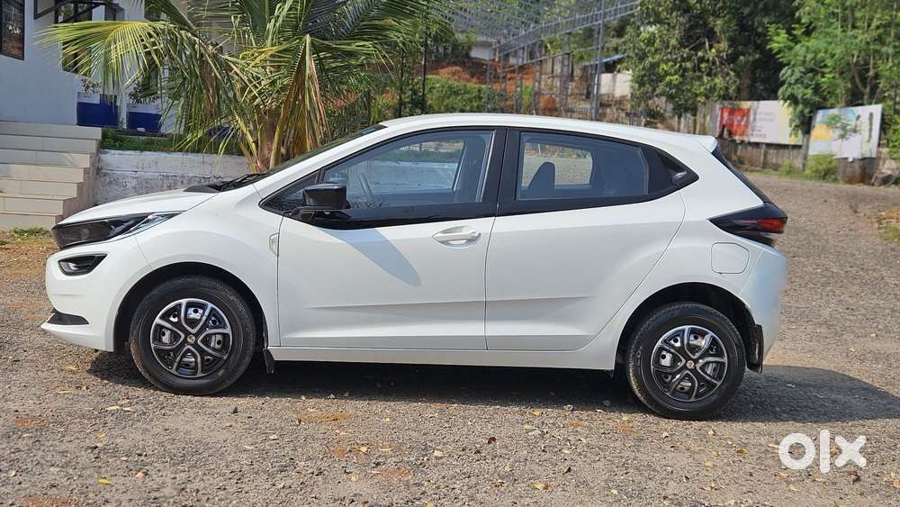 Tata Altroz 1.2 Xe, 2020, Petrol