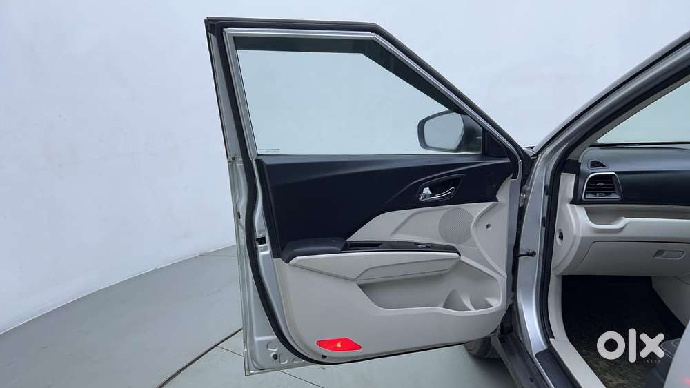 Mahindra Xuv300 W8, 2019, Petrol