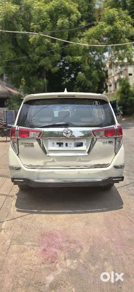 Innova Crysta V  8 Setter