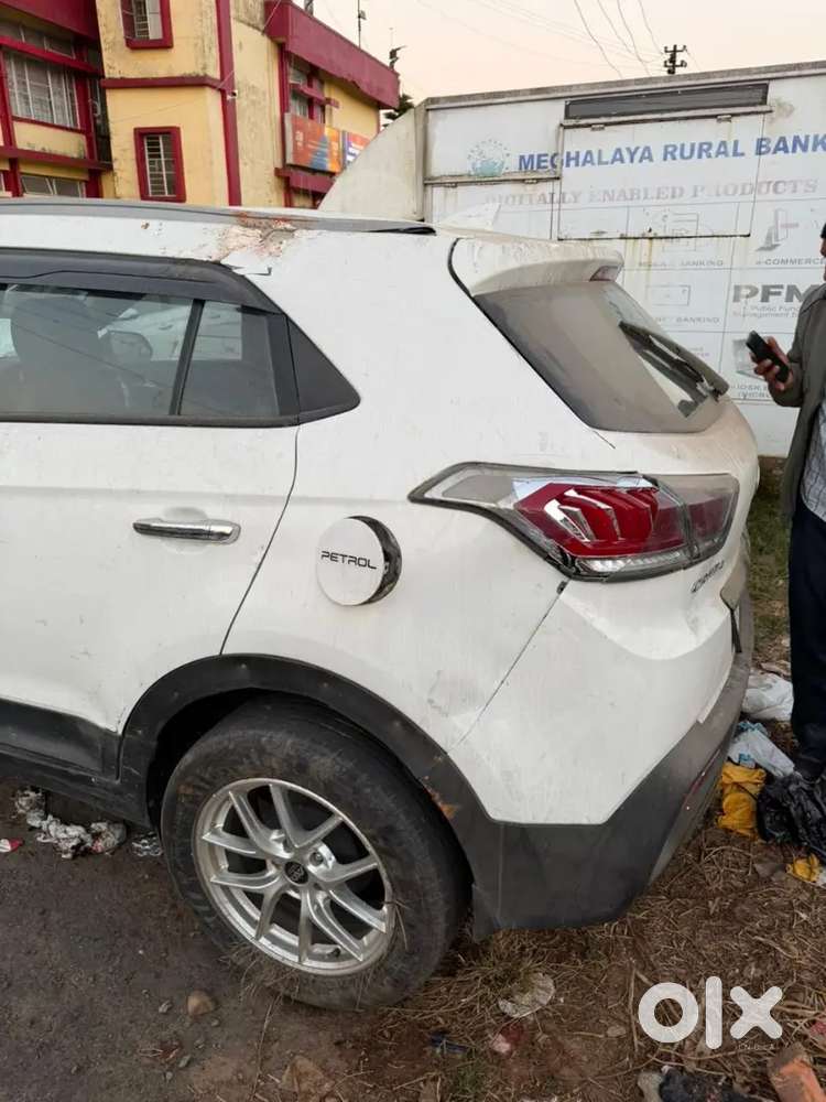 Creta Petrol 2018 Top Model In Accident Condition For Sale