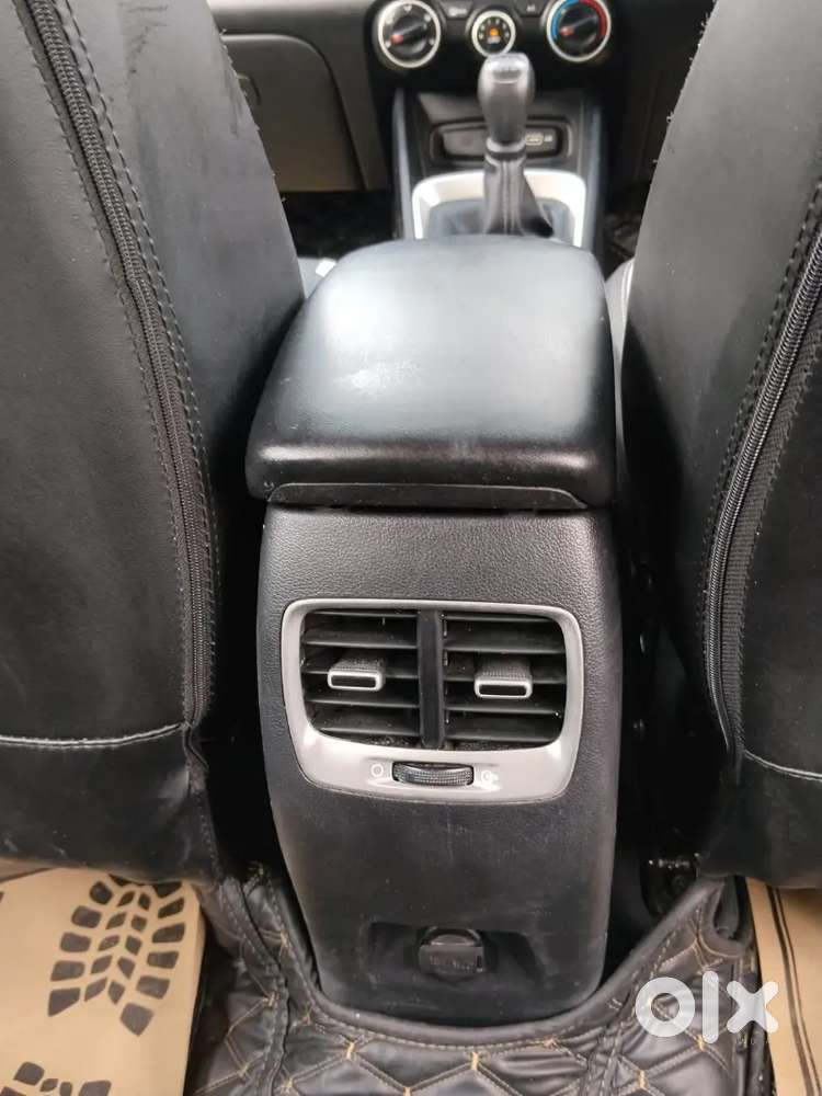 Hyundai Venue S Petrol 2021only 23000km Run Showroom Condition