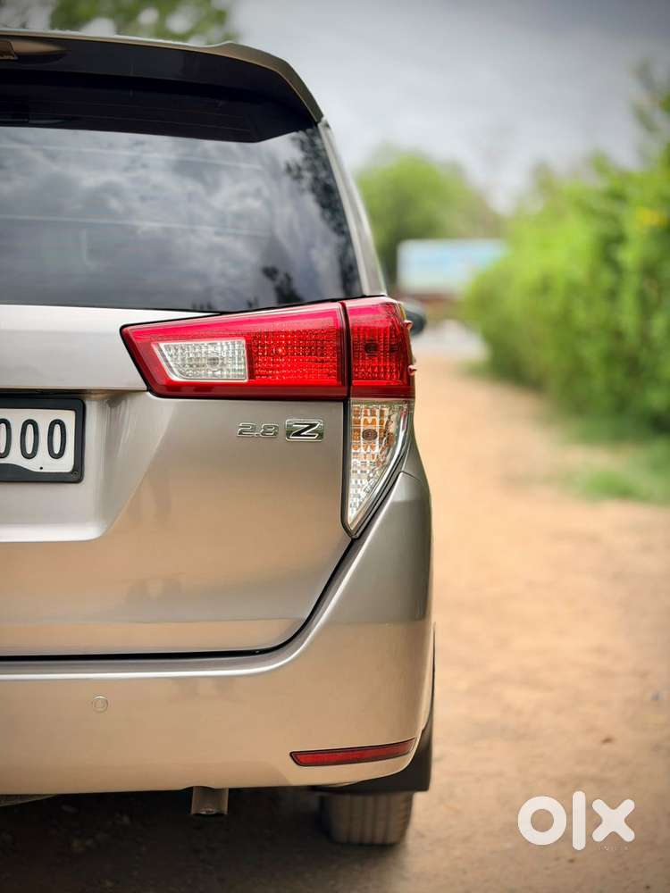 Toyota Innova Crysta 2.8 Zx At 7 Seater, 2017, Diesel