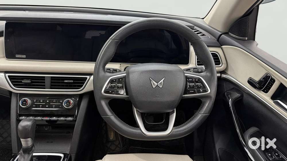Mahindra Xuv700 2.0 Ax 7 Petrol At Str, 2023, Diesel