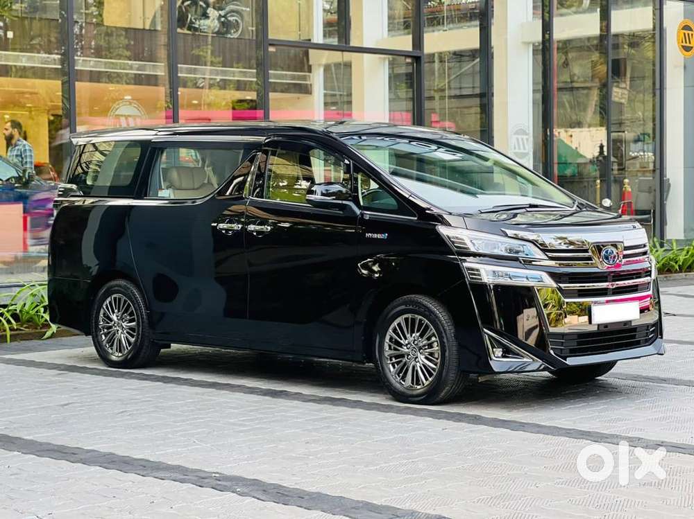 Toyota Vellfire 2.5 Executive Lounge, 2022, Petrol
