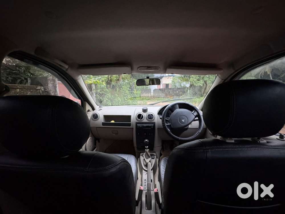 Mahindra Logan Petrol 2011
