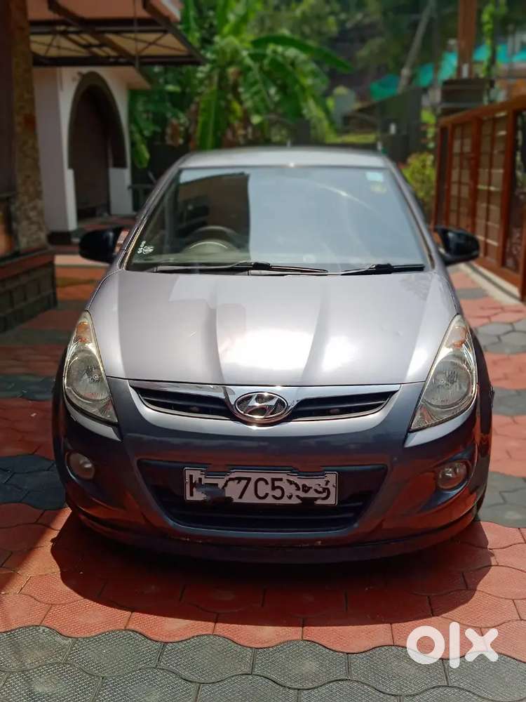 • Hyundai I20 2010 Diesel Well Maintained •
Less Kilometres Driven