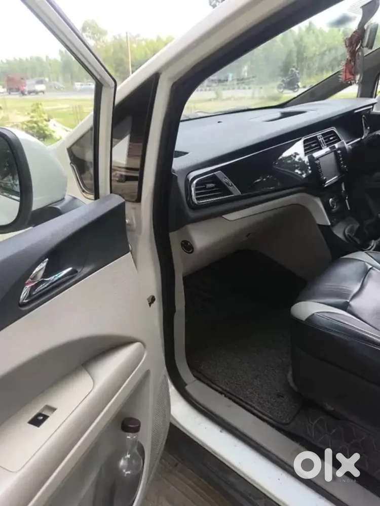 Mahindra Marazzo M8, 2018, Diesel