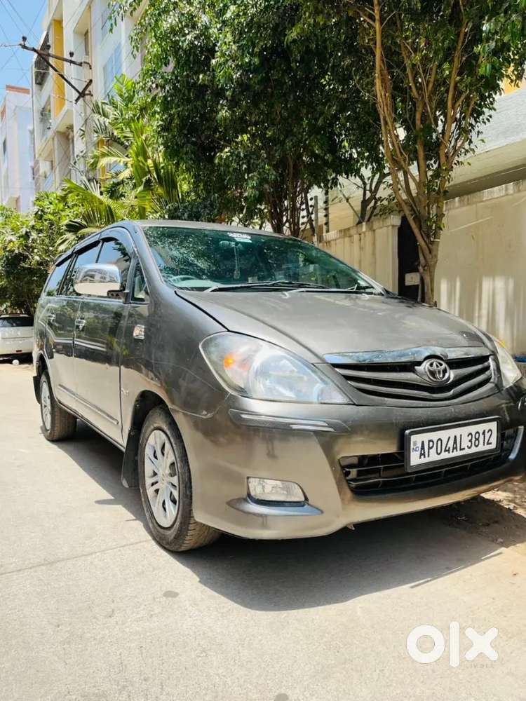 Toyota Innova 2010 Diesel 270000 Km Driven