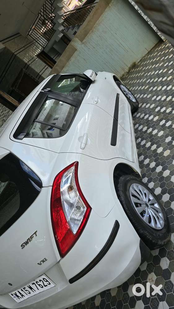 Maruti Suzuki Swift Vxi Abs Bsiv, 2015, Petrol
