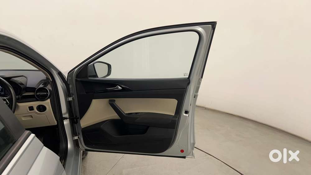 Skoda Slavia Ambition 1.0l Tsi At, 2022, Petrol