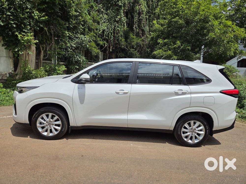 Toyota Innova Hycross 2.0 Vx (o) Hybrid 8 Str, 2025, Petrol