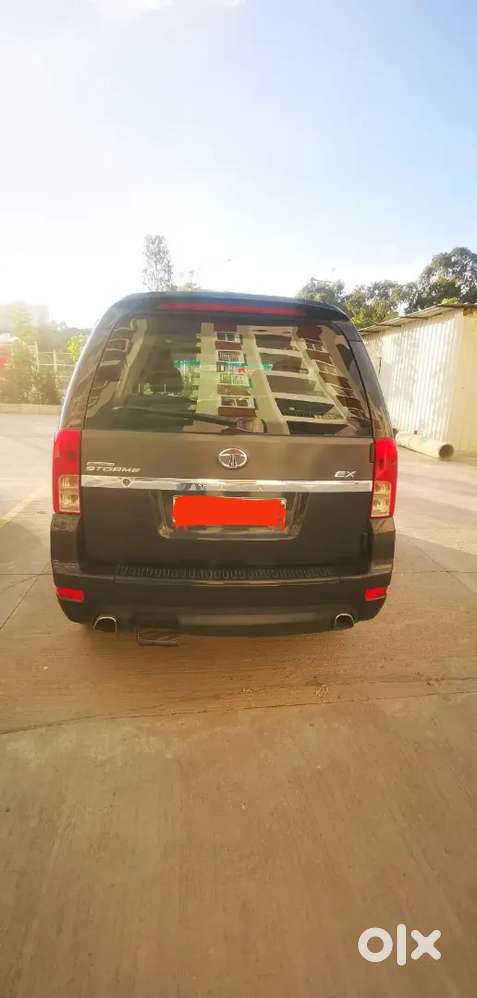 Tata Safari Storme 2015