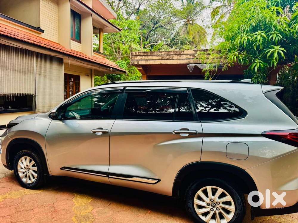 Toyota Innova Hycross 2023 Petrol Well Maintained