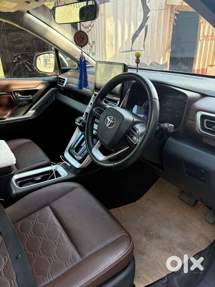 Toyota Innova Hycross 2.0 Zx Hybrid 7 Str, 2023, Cng & Hybrids