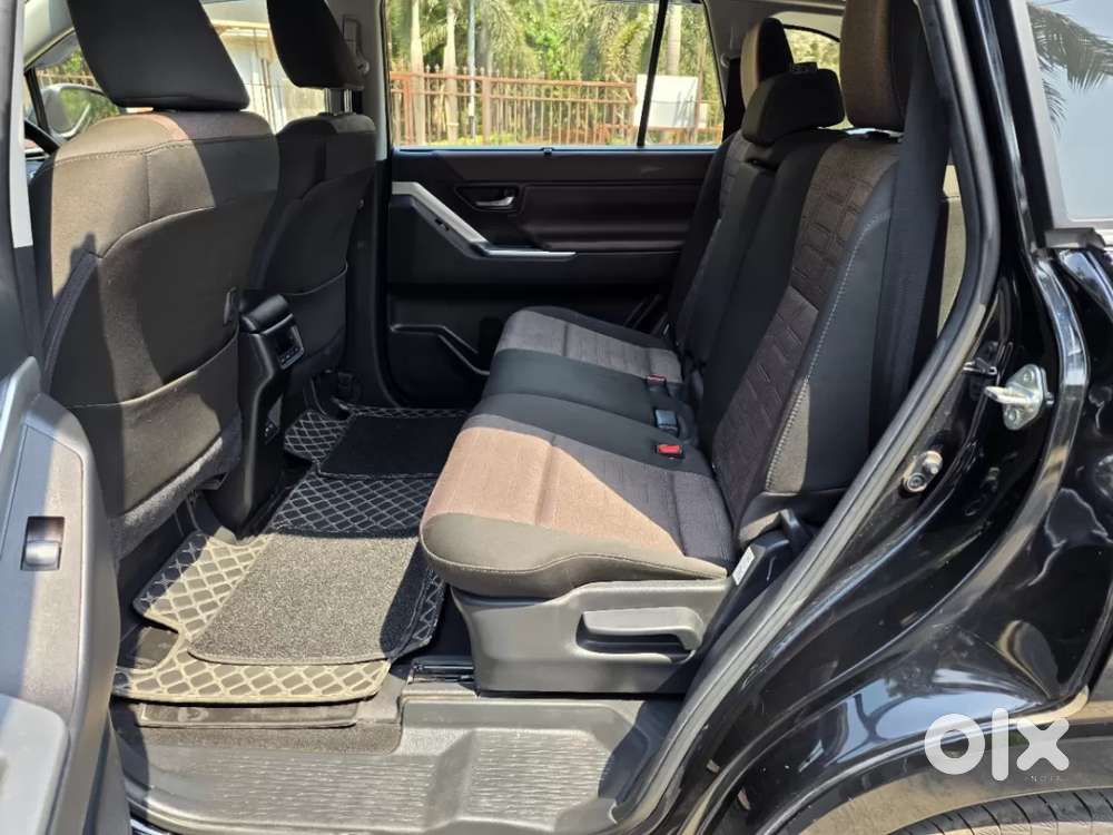Toyota Innova Hycross 2.0 Vx Hybrid 8 Str, 2025, Petrol