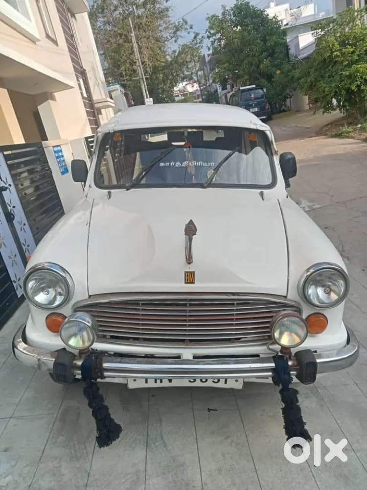 Ambassador Mark 3.  Hm Isuzu