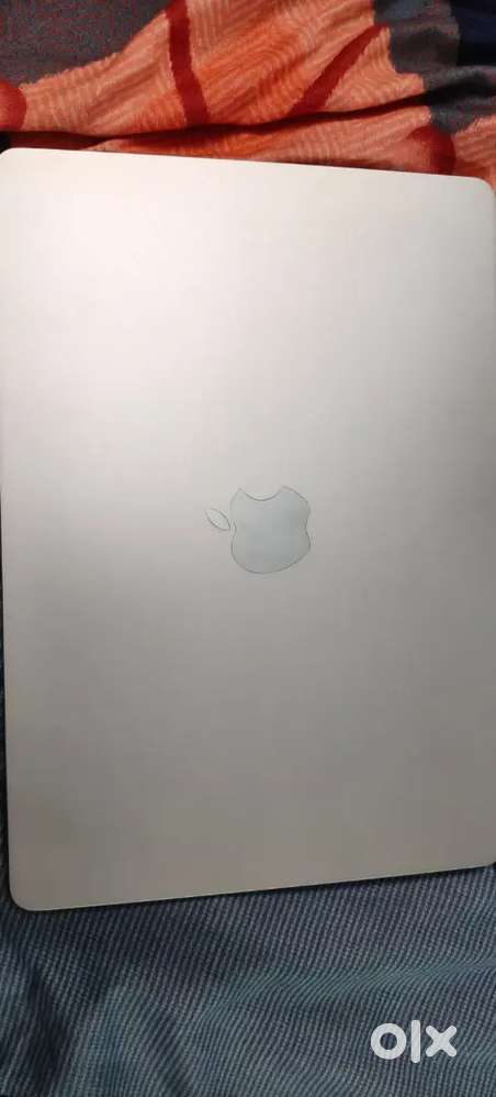 M3 air
8GB RAM 
512 GB storage
