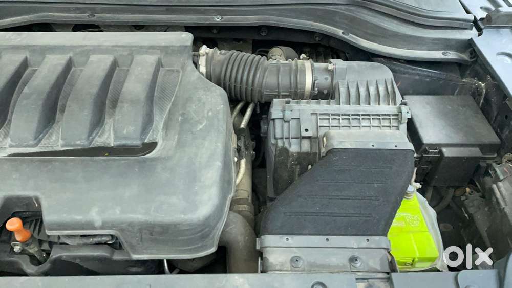 Mahindra Xuv700 2.0 Ax 5 Petrol At Str, 2022, Petrol