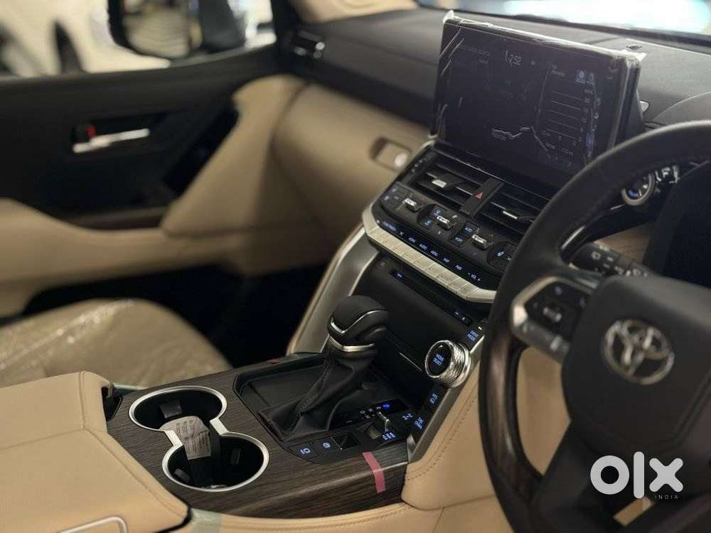 Toyota Land Cruiser Zx Petrol, 2025, Petrol