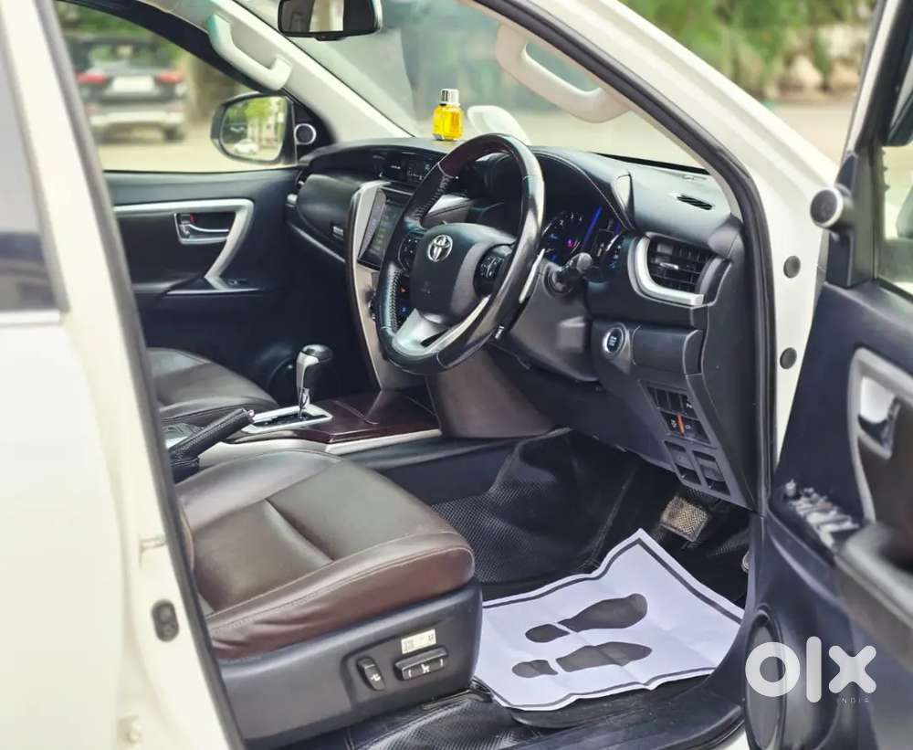 Toyota Fortuner 4x2 Auto Diesel 1st Owner Company Record