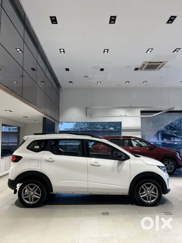 Renault Triber Rxt, 2025, Petrol