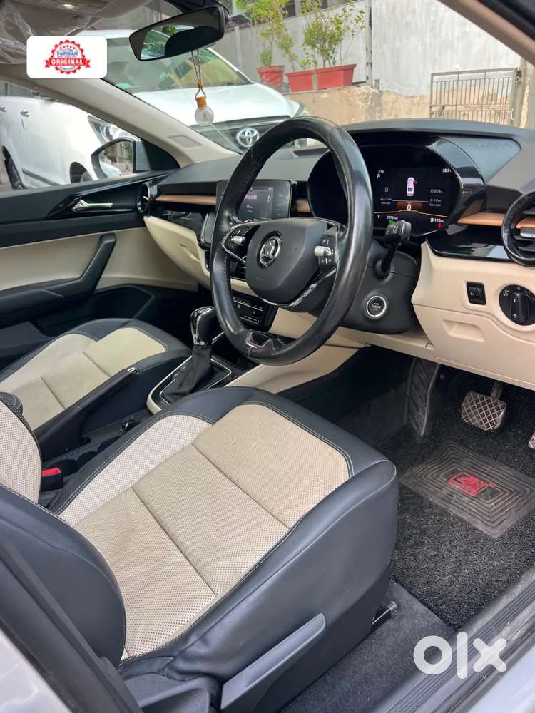 Skoda Slavia Ambition 1.0l Tsi At, 2022, Petrol