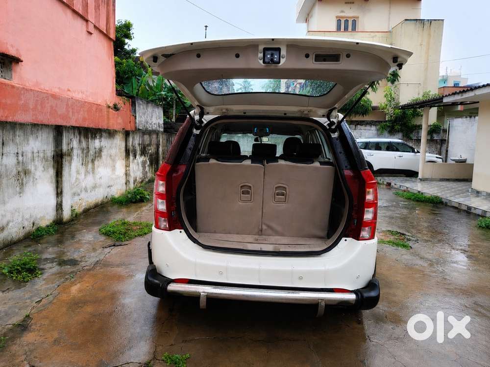 2016 Mahindra Xuv500 W8 Diesel Manual  2nd Owner  White  ₹6.5 Lakh
