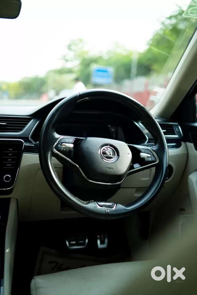 Skoda Superb 2.0 L&k Tsi At, 2023, Petrol