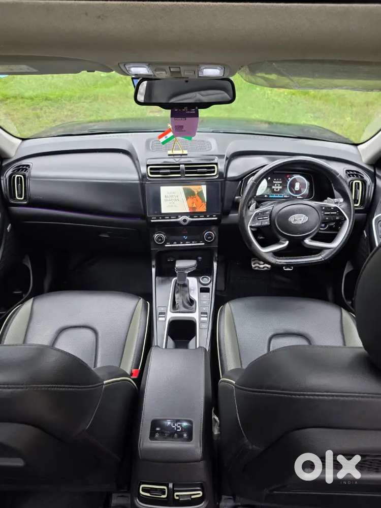 Hyundai Alcazar  Signature (o) Seater 
Petrol 
Automatic Top