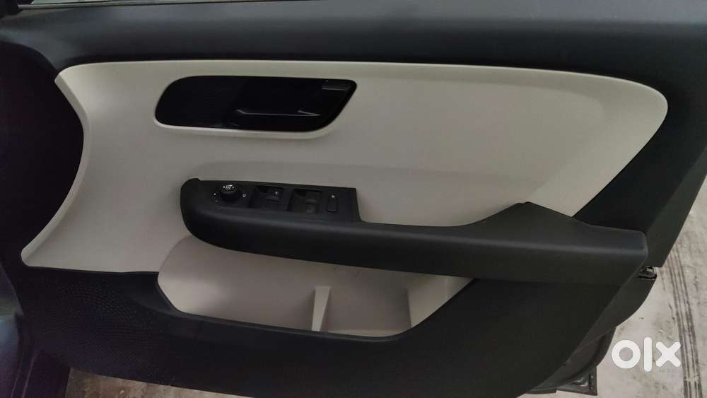 Tata Altroz 1.2 Xt, 2022, Petrol