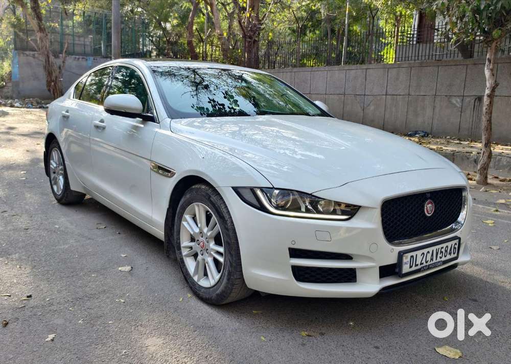 Jaguar Xe Portfolio, 2016, Petrol